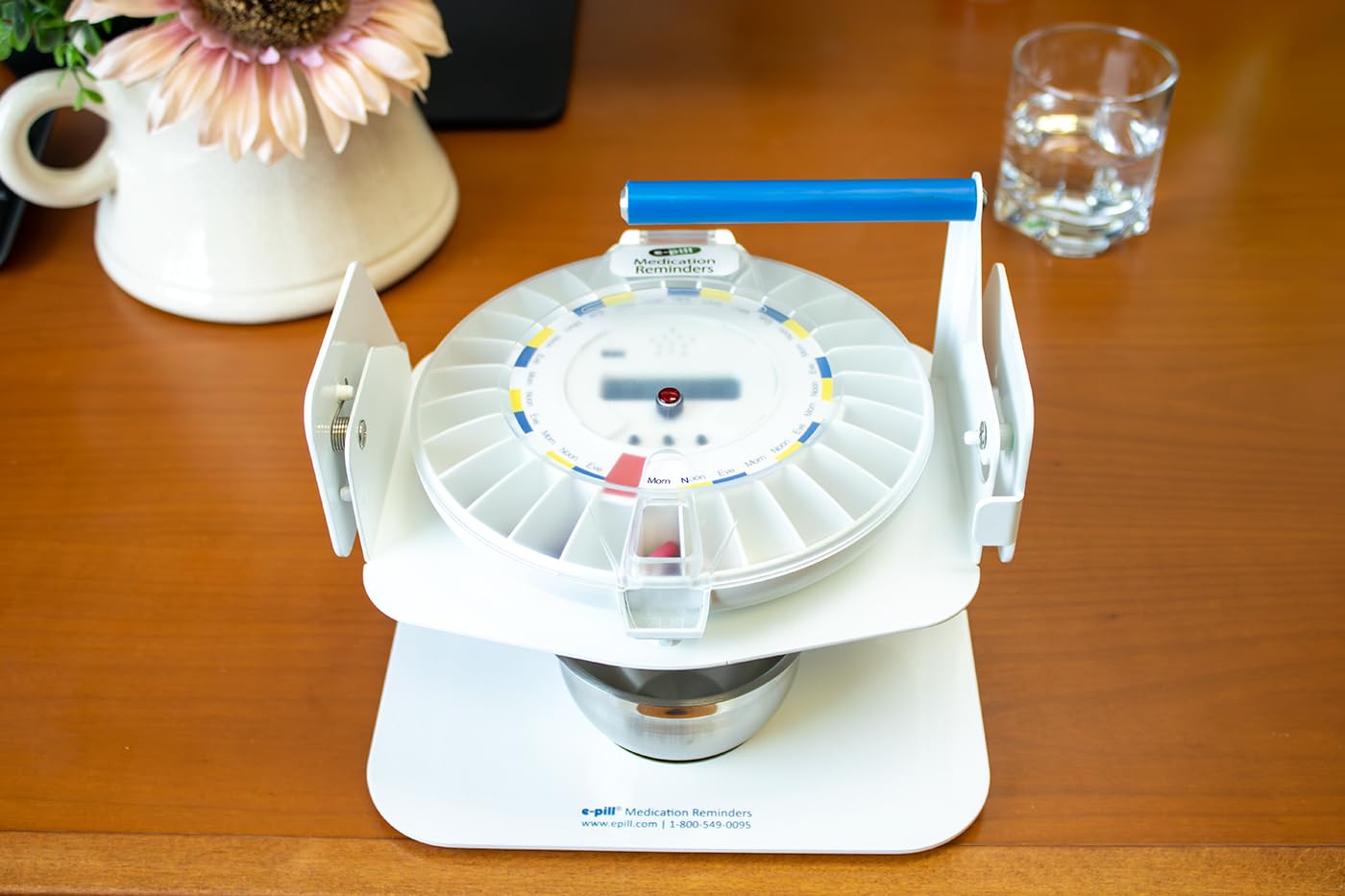 e-Pill MedTime Station, alertas sonoras y luces para recordatorios.