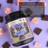 Taza con batido de Earth Fed Muscle Dark Arts Whey sabor chocolate salado.