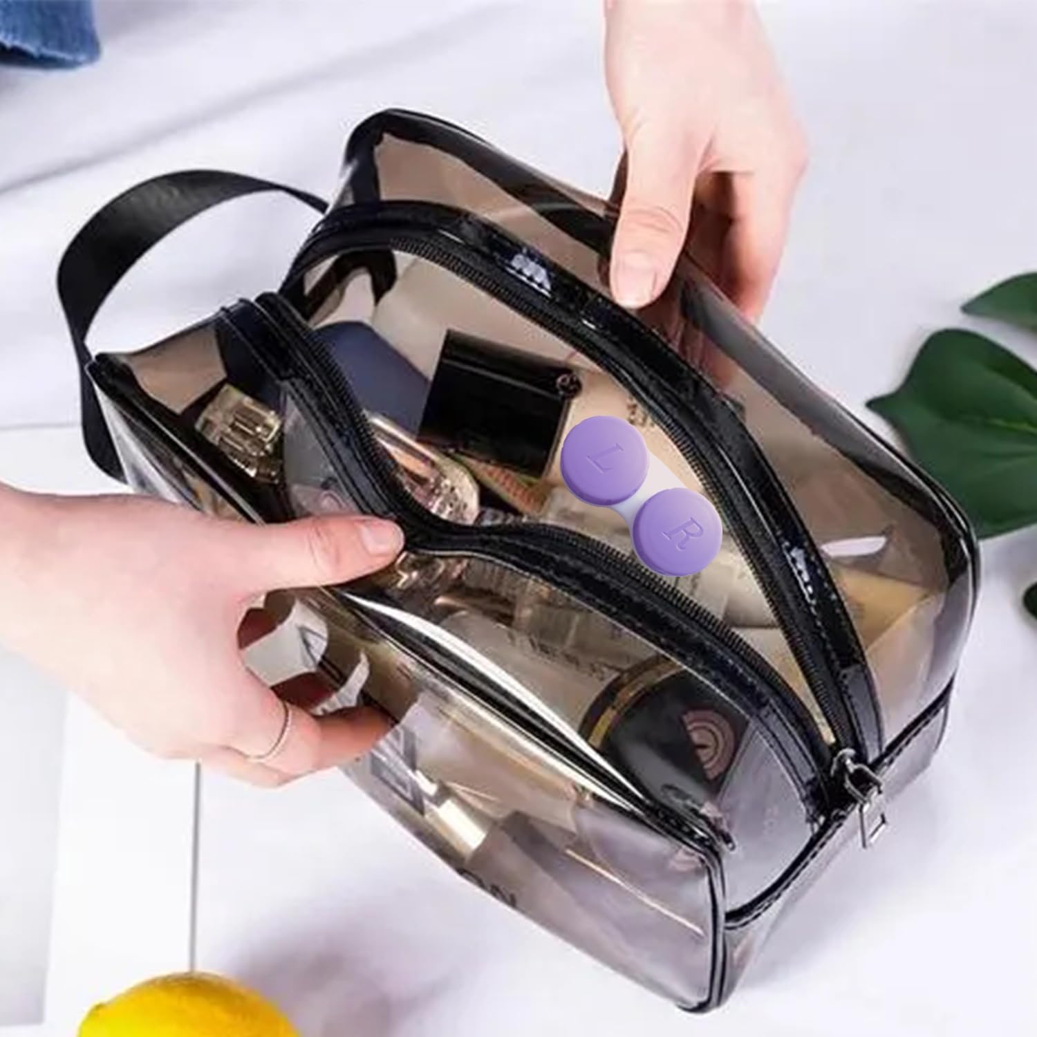 Estuche Erewa púrpura, tamaño compacto para bolso o mochila.