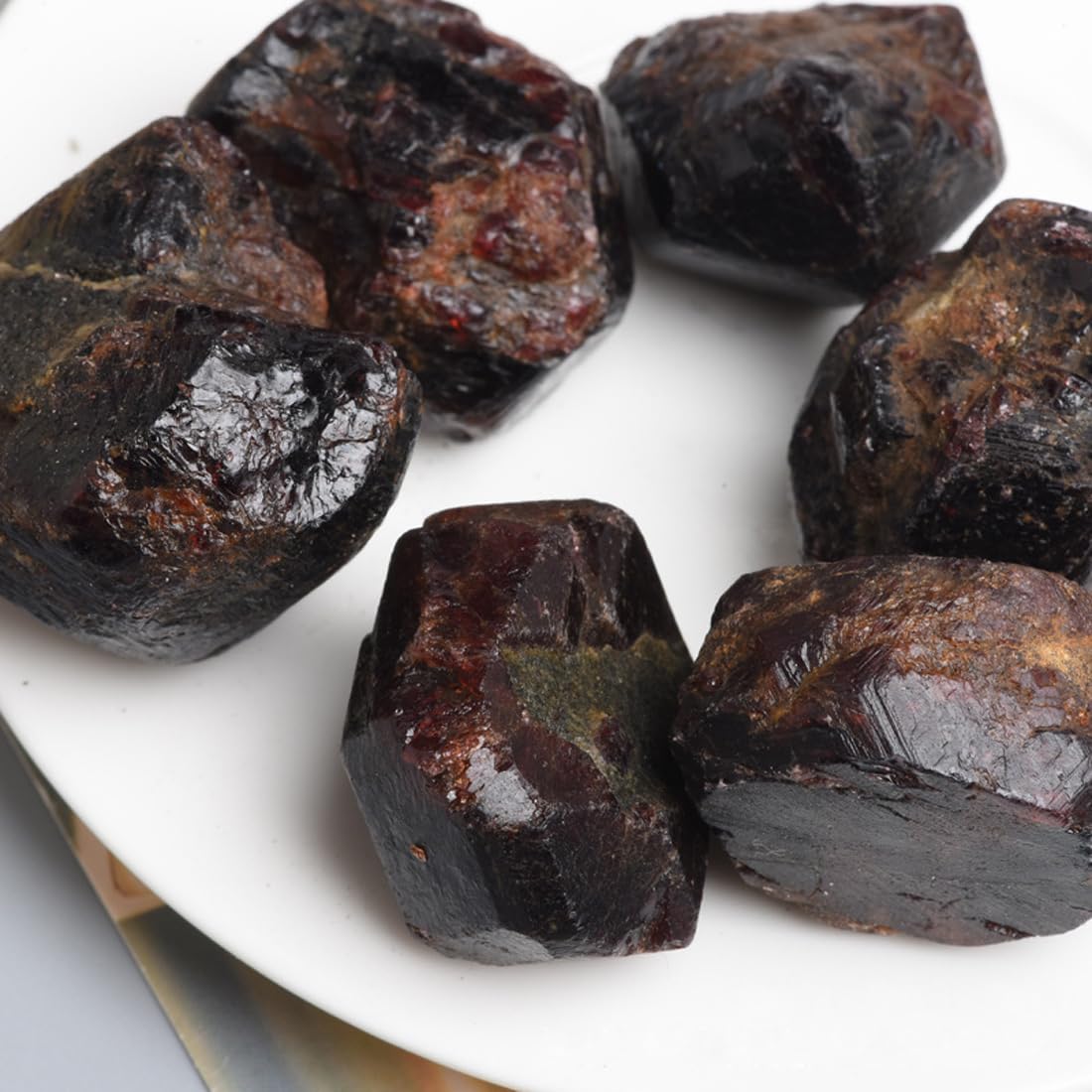 Erliway Garnet piedras naturales para tumblado muestran color intenso y brillo.