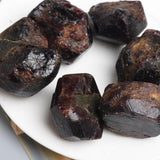 Erliway Garnet piedras naturales para tumblado muestran color intenso y brillo.