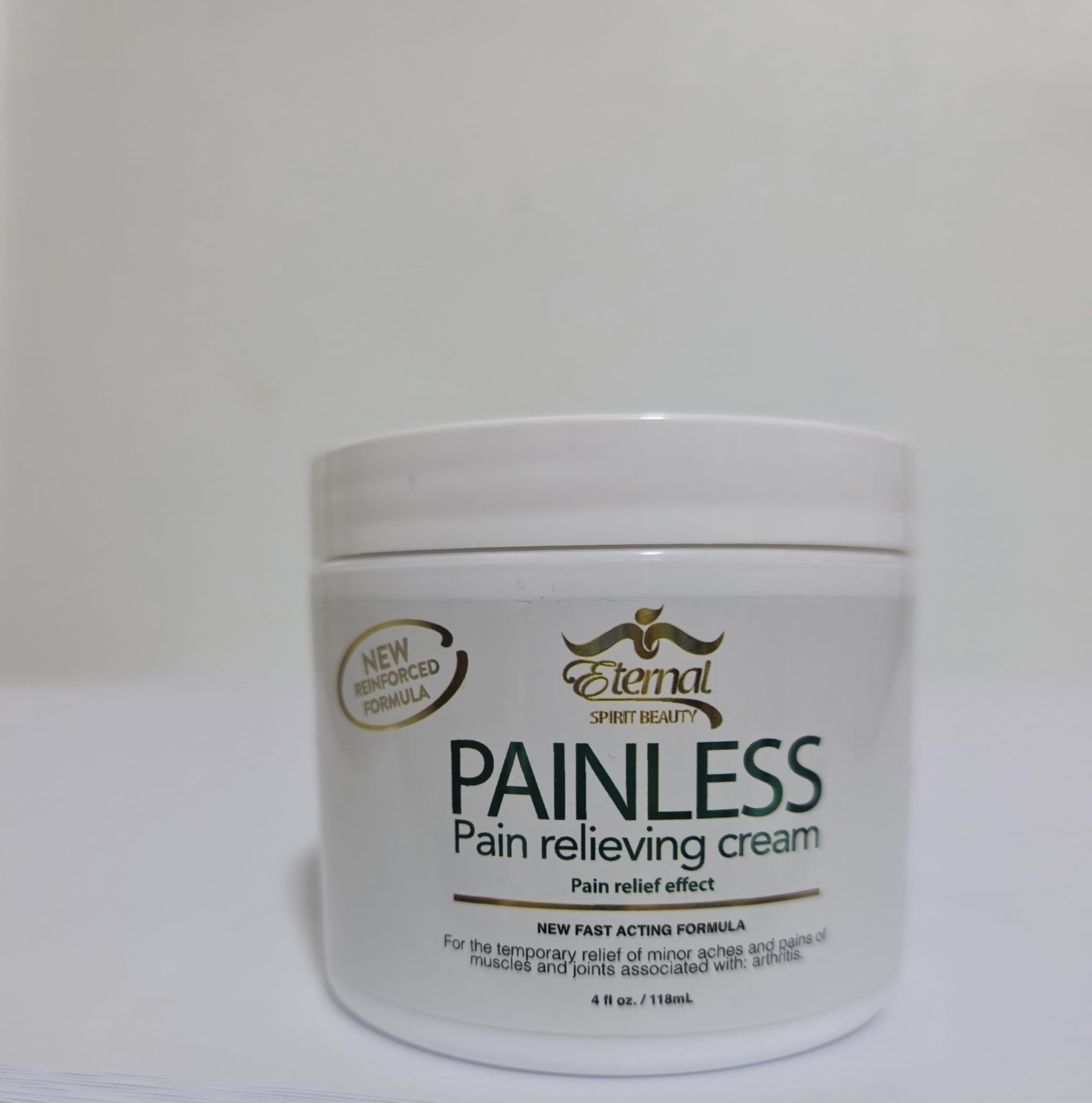 Masaje con Eternal Spirit Beauty en hombros para relajación