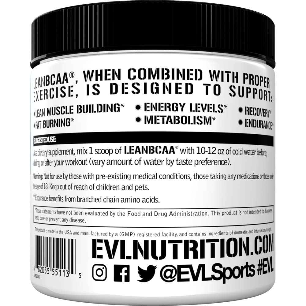 Mezcla de EVLUTION Lean BCAA en agua, bebida refrescante para recuperación y energía.