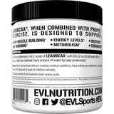 Mezcla de EVLUTION Lean BCAA en agua, bebida refrescante para recuperación y energía.