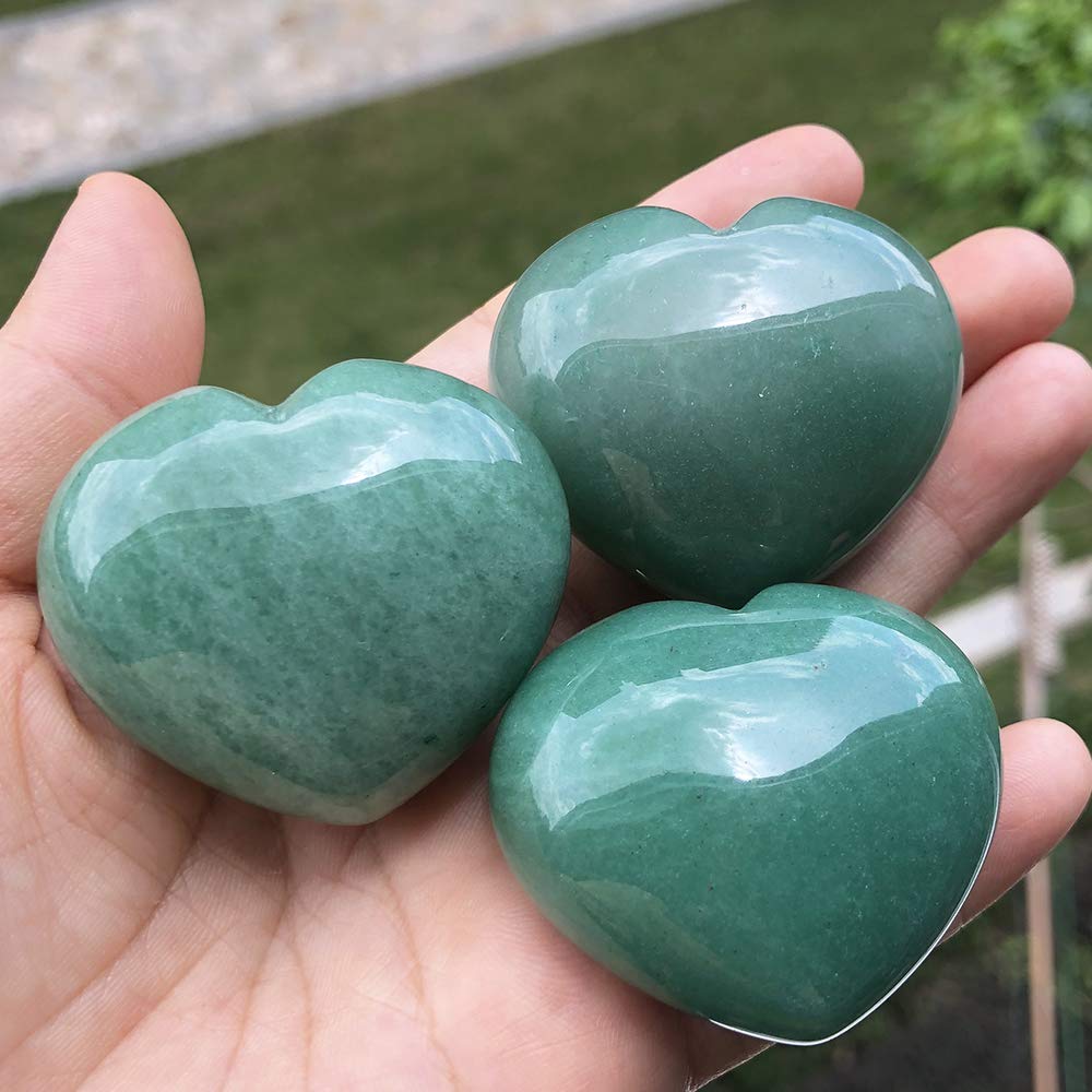 Decoración elegante con aventurina verde para regalo y ambiente tranquilo en casa o escritorio.