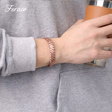 Estilo versátil para combinar con pulseras y relojes