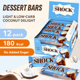 Barra FitnesSHOCK en mano con café, tentempié ideal.