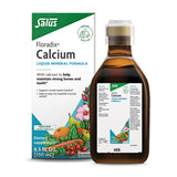 Floradix Calcio líquido, bote, muestra la dosis diaria para huesos fuertes.