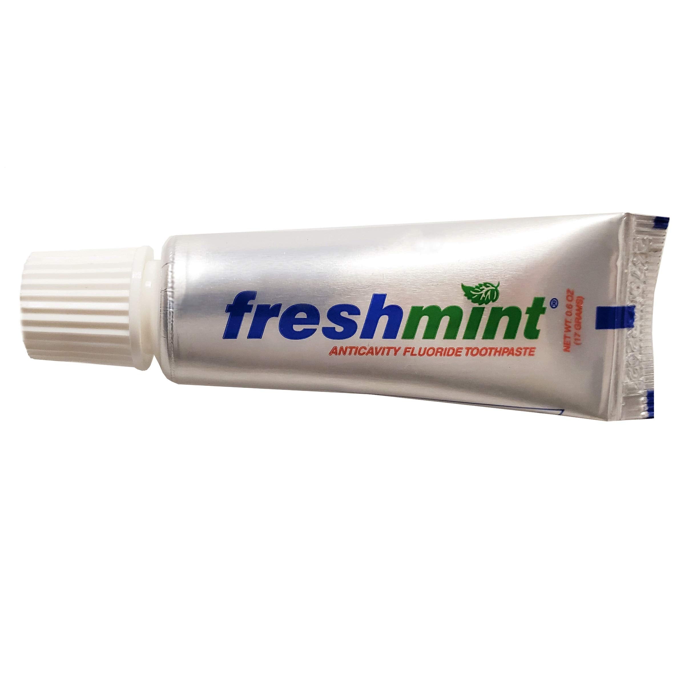 Freshmint tubo metálico anticavidad, diseño práctico para uso diario.