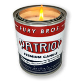 Vela Patriot de Fury Bros. con fragancia fogata para ambiente cálido