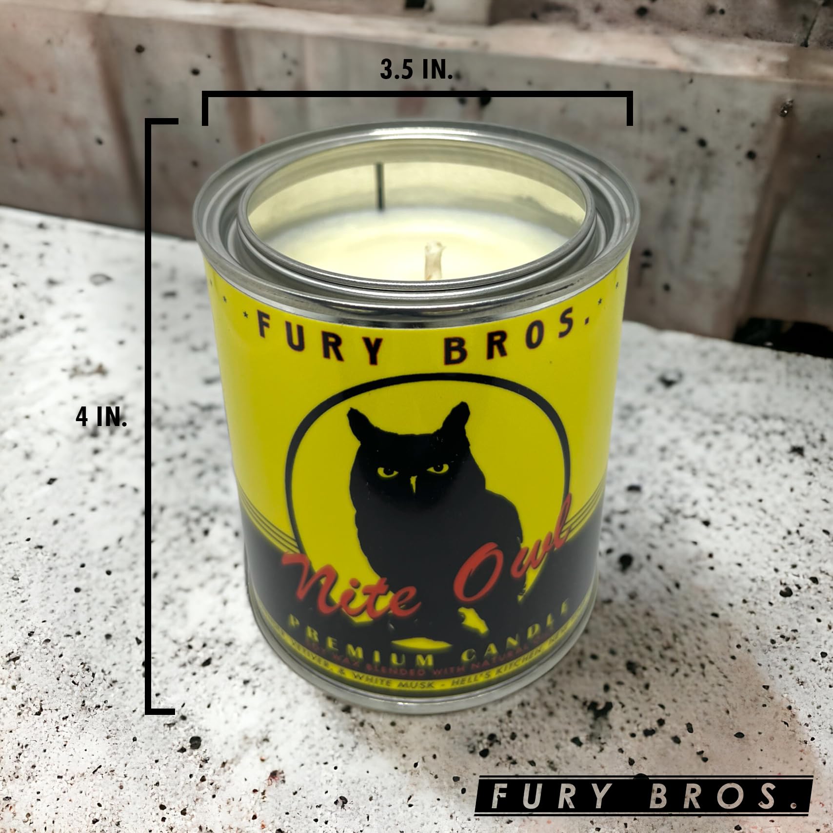 Vela Fury Bros Nite Owl vetiver nota terrosa para espacios masculinos.