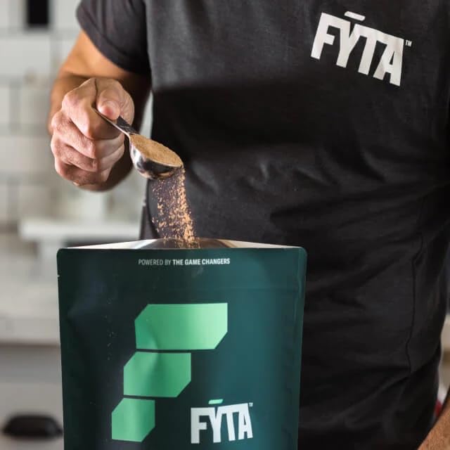 FYTA proteína vanilla con textura suave, evita grumos en bebidas.
