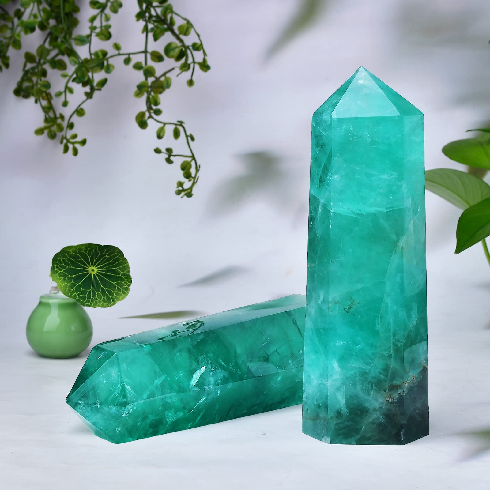 Torre fluorita verde FZBHRO en escena de meditación.