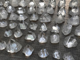 GAF TREASURES Apofilita brillos resplandecen bajo iluminación suave