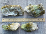 GAF TREASURES Calcita Verde, muestra para exhibición en escritorio.