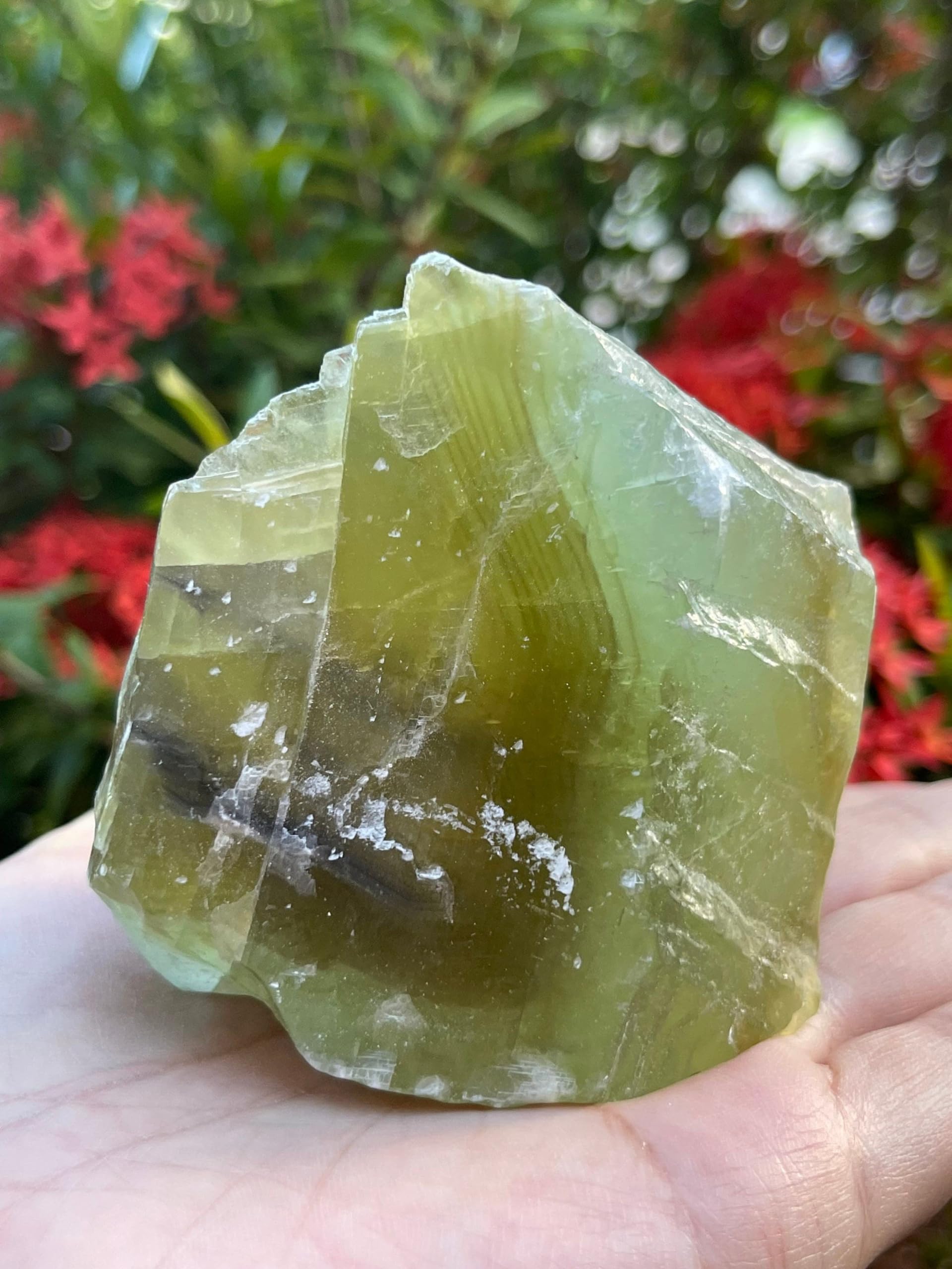 GAF TREASURES Calcita Verde, pieza natural con tonalidades únicas.