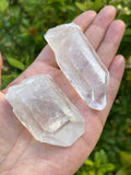 Puntas de cuarzo claro de GAF TREASURES muestran claridad y patrones naturales.
