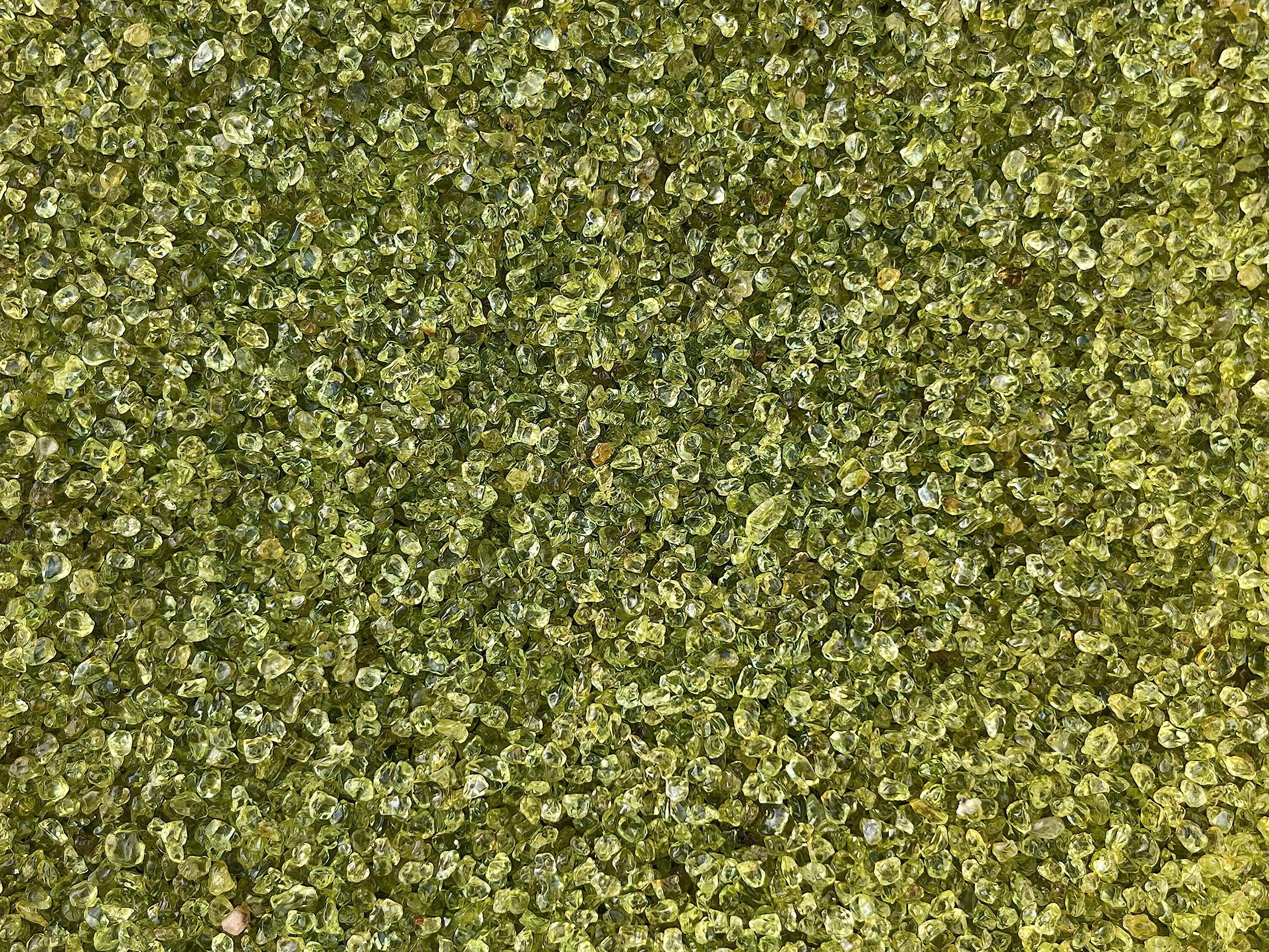 Piedras de 2–3 mm de peridoto, GAF TREASURES, útiles para cuentas y mosaicos.