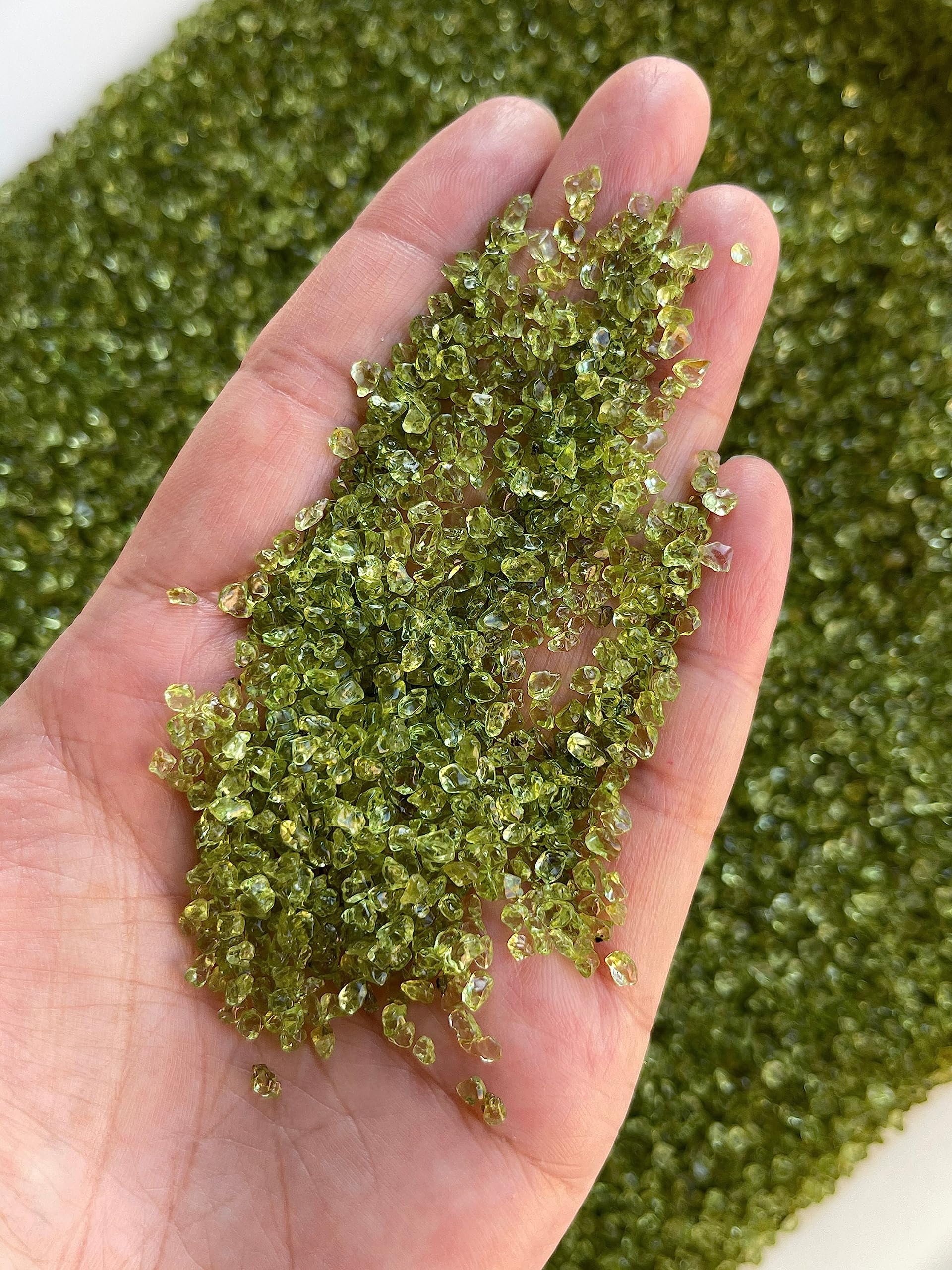 Peridoto mini naturales, GAF TREASURES, tamaño 2–3 mm para proyectos educativos.