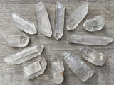 Puntas de cuarzo claro de GAF TREASURES para meditacion y prácticas tranquilizadoras.