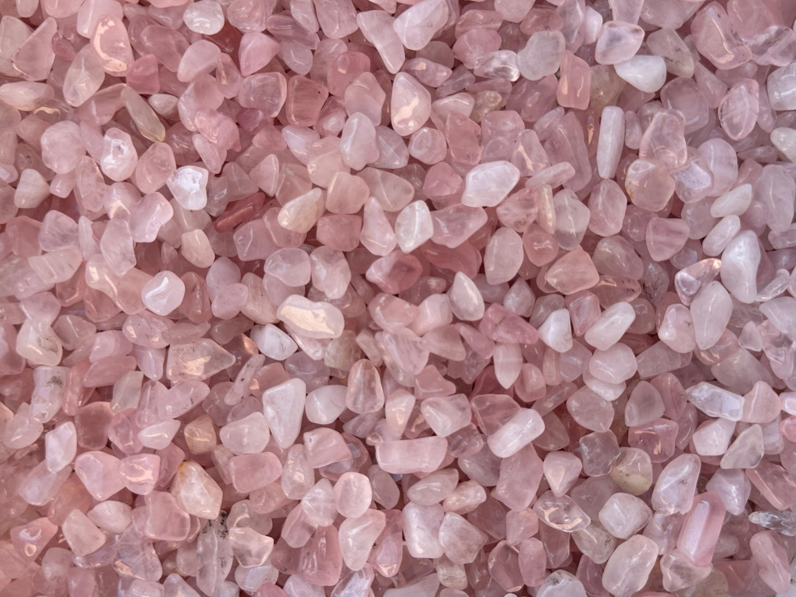 GAF TREASURES: chips de cuarzo rosa para arte y manualidades, acabado versátil.