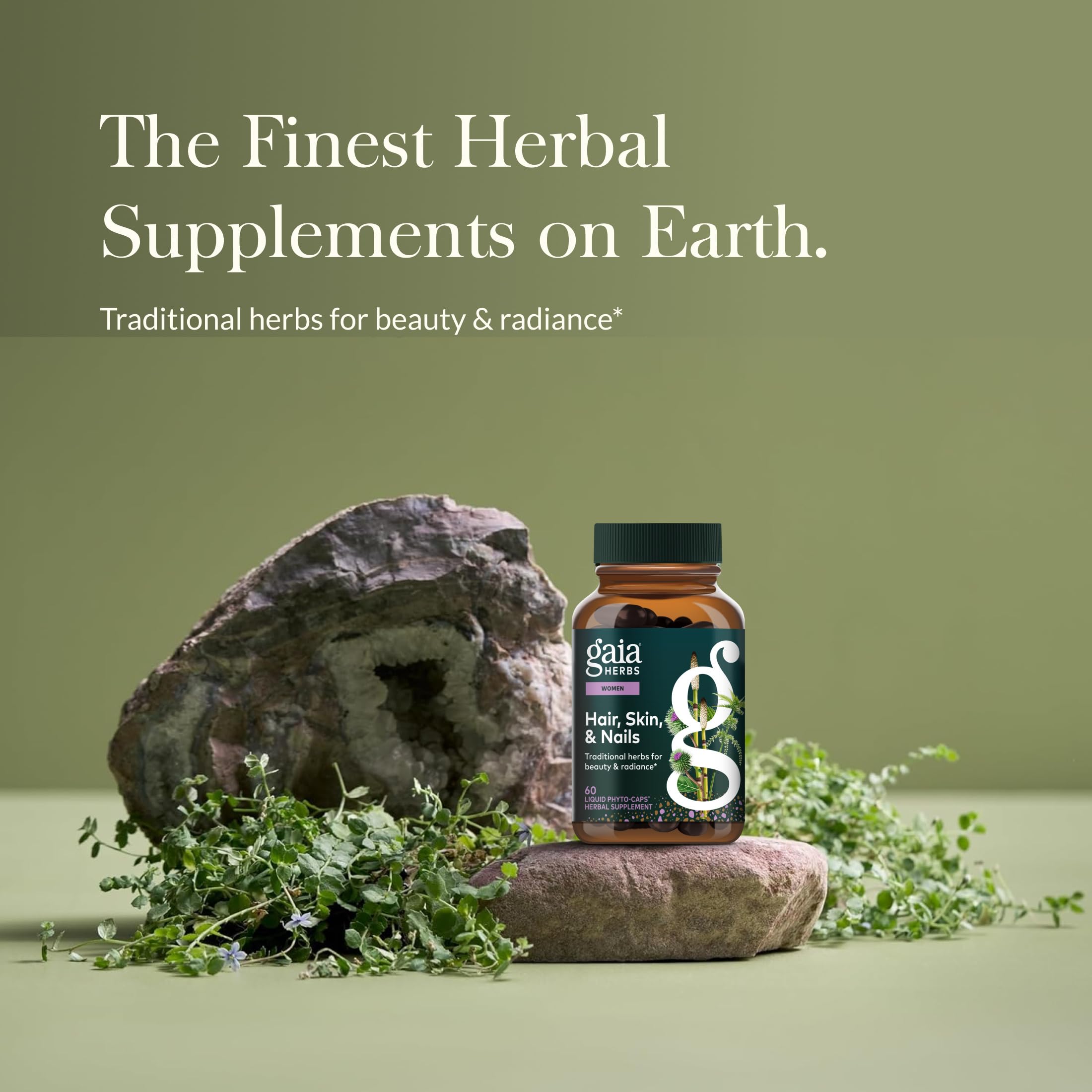 Cápsulas veganas en primer plano para cabello y uñas, Gaia Herbs.