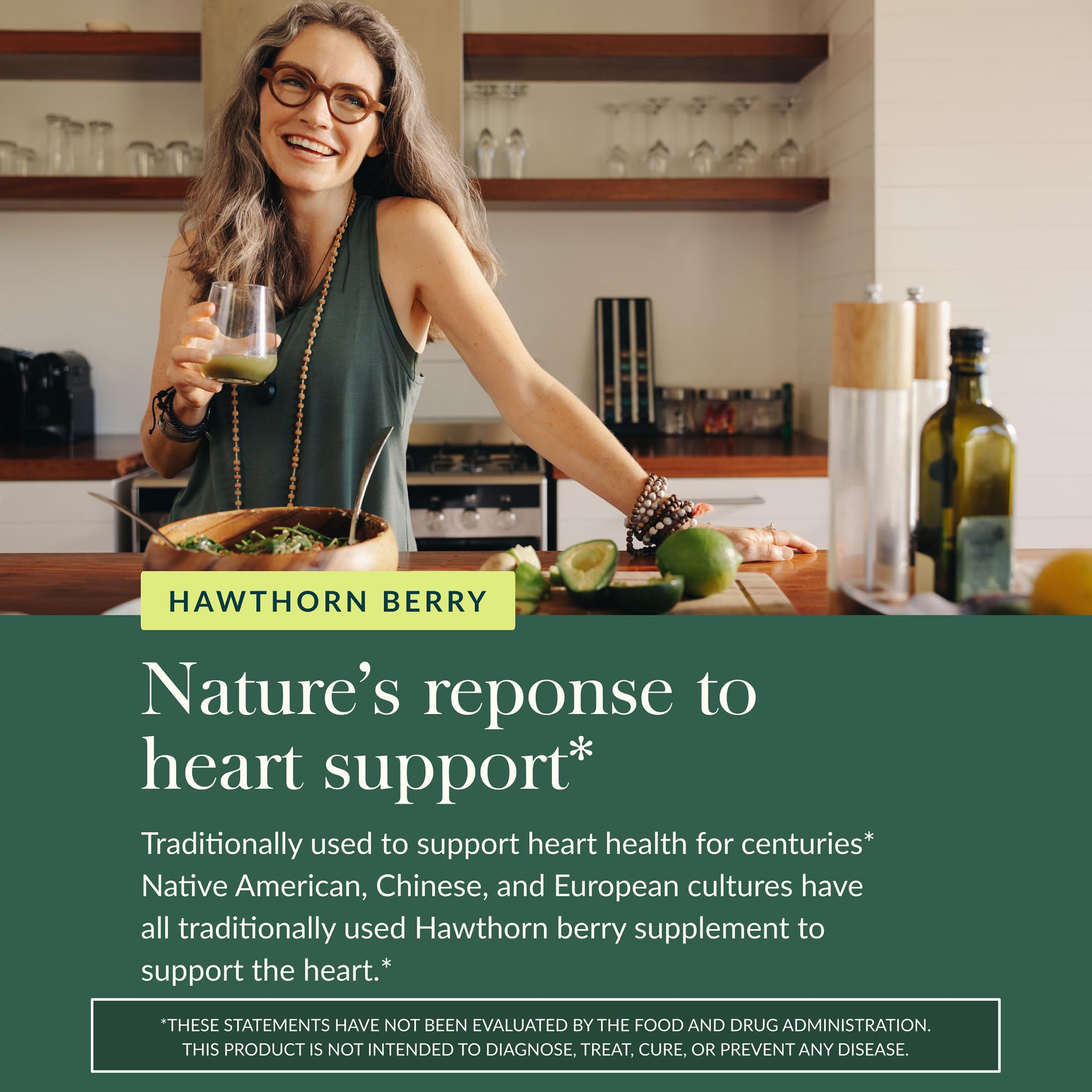 Gaia Herbs Hawthorn Supreme, cápsulas en primer plano, destacan formato vegano y pureza.