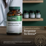 GAIA Herbs PRO Ashwagandha 700, campo cultivo sostenible, origen responsable de plantas.