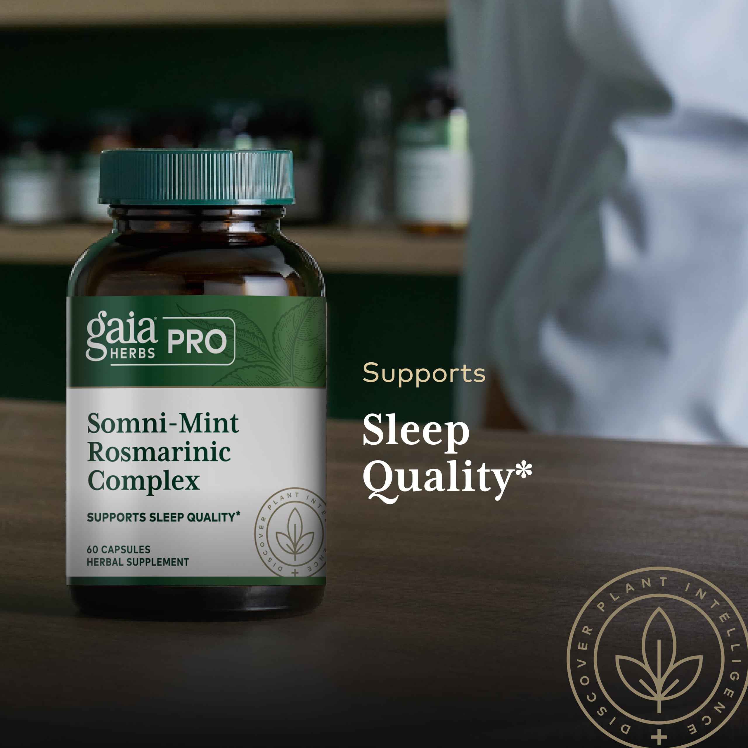 Gaia Herbs PRO Somni-Mint: hojas de melisa que favorecen la relajación natural.