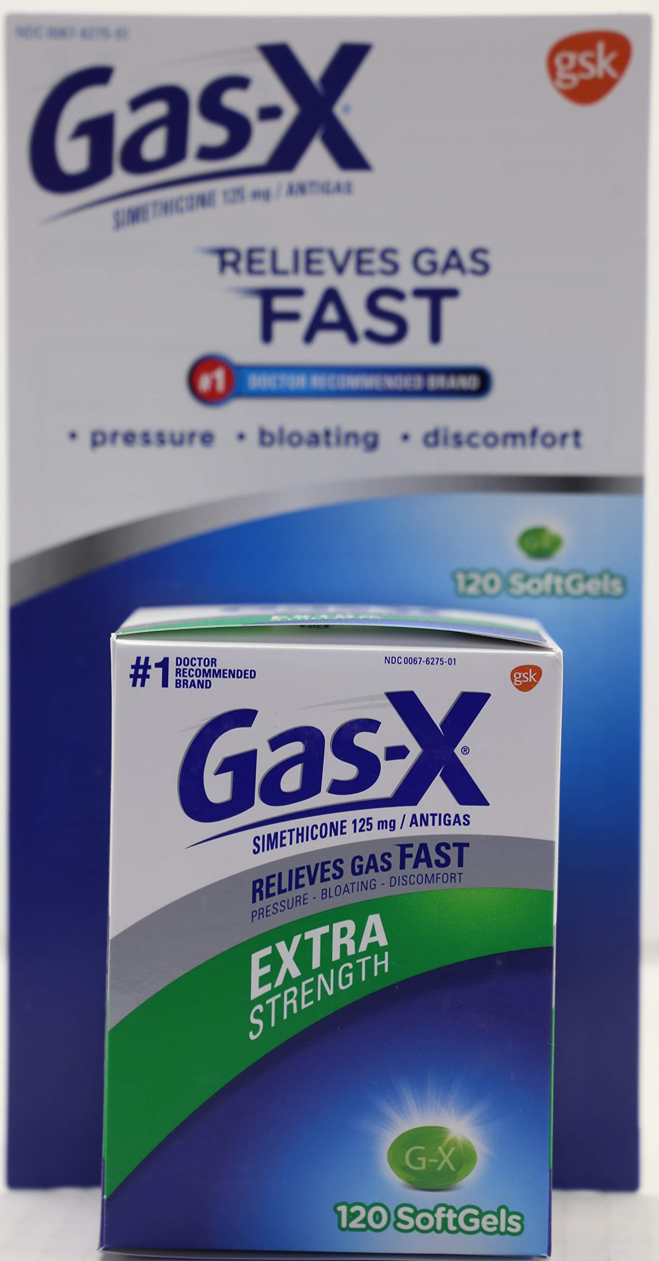 Gas-X Extra Strength, cápsulas blandas en mano, alivio de hinchazón estomacal