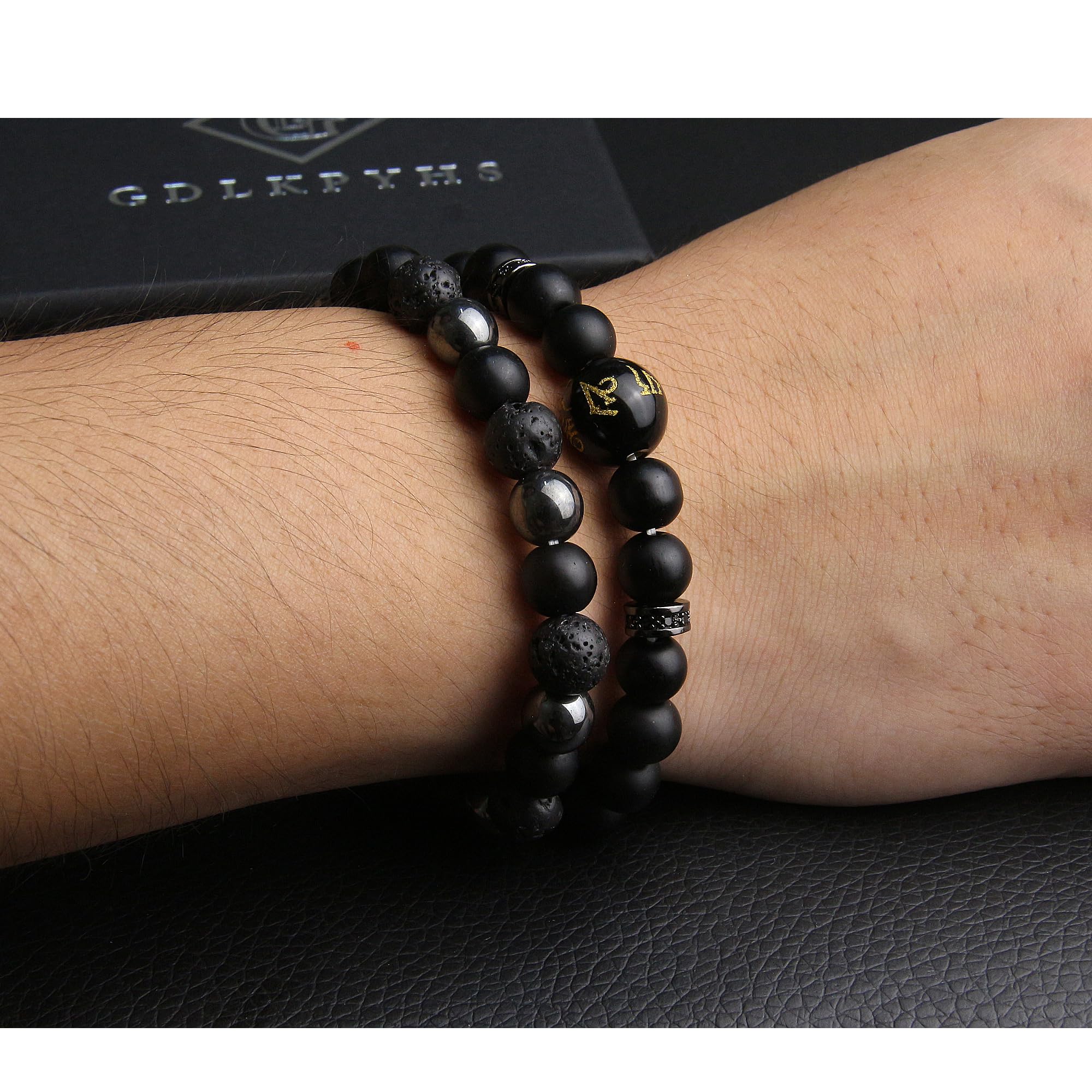 Pulsera GDLKPYHS con ónix negro y hematita para protección y estilo urbano.