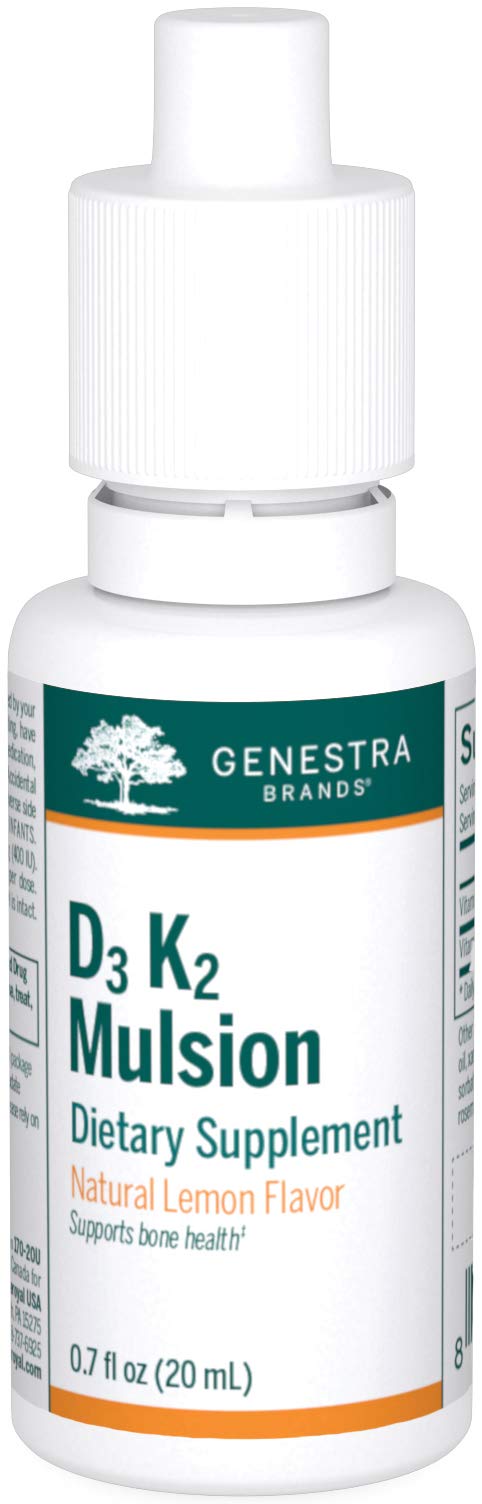Genestra D3 K2 Mulsion en botella vertiendo, posible apoyo a la salud ósea.