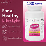 Tabletas de GeriCare Calcio 600 mg en la mano para tomar