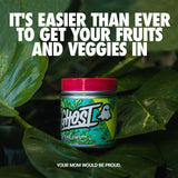 GHOST Greens dosis en vaso, listo para batido nutritivo diario.