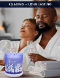 Vela GIFTAWAY con diseño azul botánico, aporta serenidad decorativa
