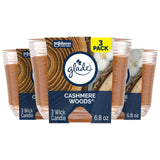 Glade Cashmere Woods vela tres mechas encendida para llenar la sala