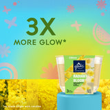 Llama encendida de la vela Glade Radiant Bloom, emitiendo calor suave.
