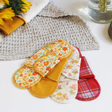 Caja de tres protectores GladRags para viaje discreto.