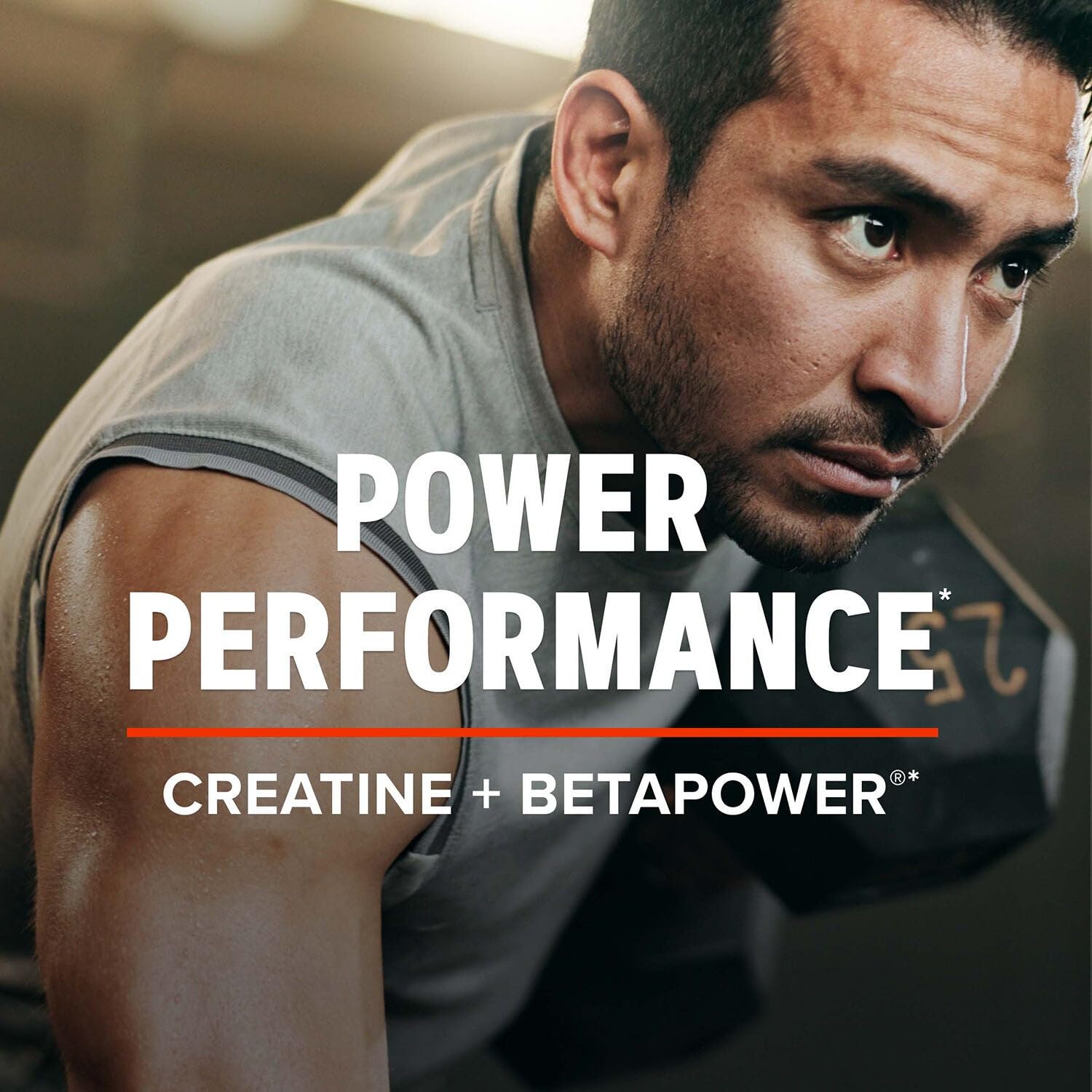 GNC AMP Wheybolic Alpha: escena de entrenamiento intenso y potencia muscular.