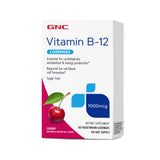 Pastillas GNC B-12 1000 mcg, sabor cereza, apoya energía diaria.
