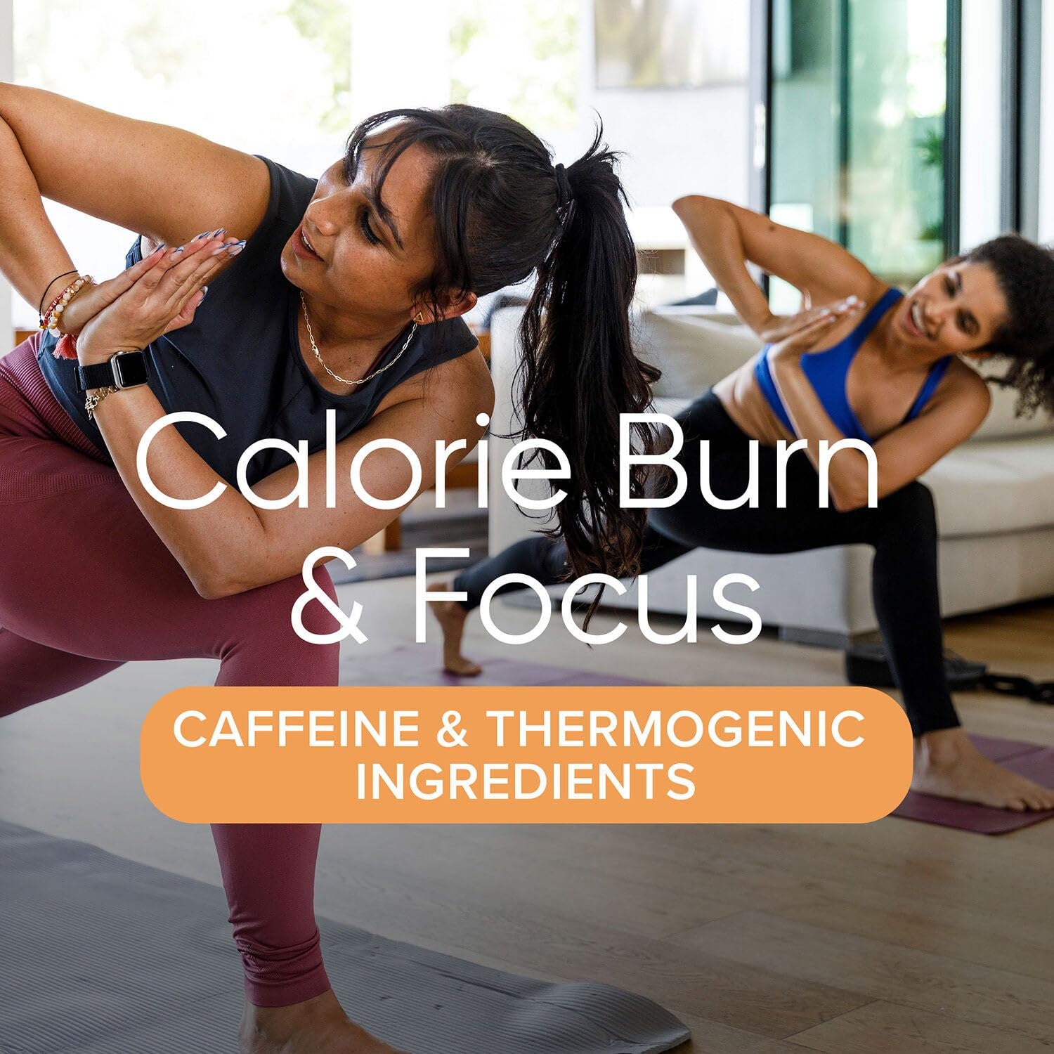 GNC Mujeres Energía y Metabolismo, cápsulas en mano para uso diario conveniente.