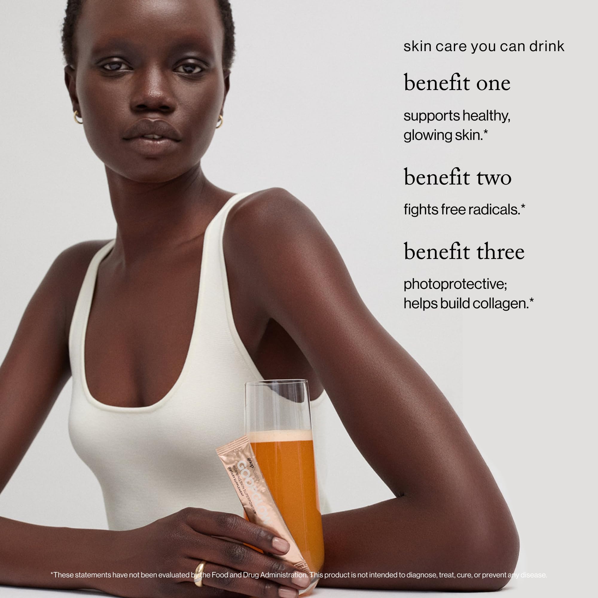 goop mezcla para la piel, disuelta en agua para una bebida refrescante.