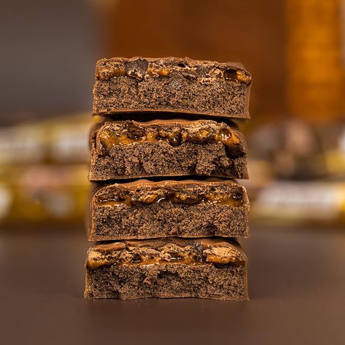 Chispas de chocolate negro visibles en Grenade Carb Killa para un bocado indulgente.