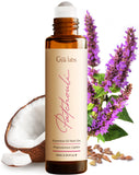 Gya Labs Patchouli en rodillo, botella ámbar, aroma profundo para relajación y enfoque.
