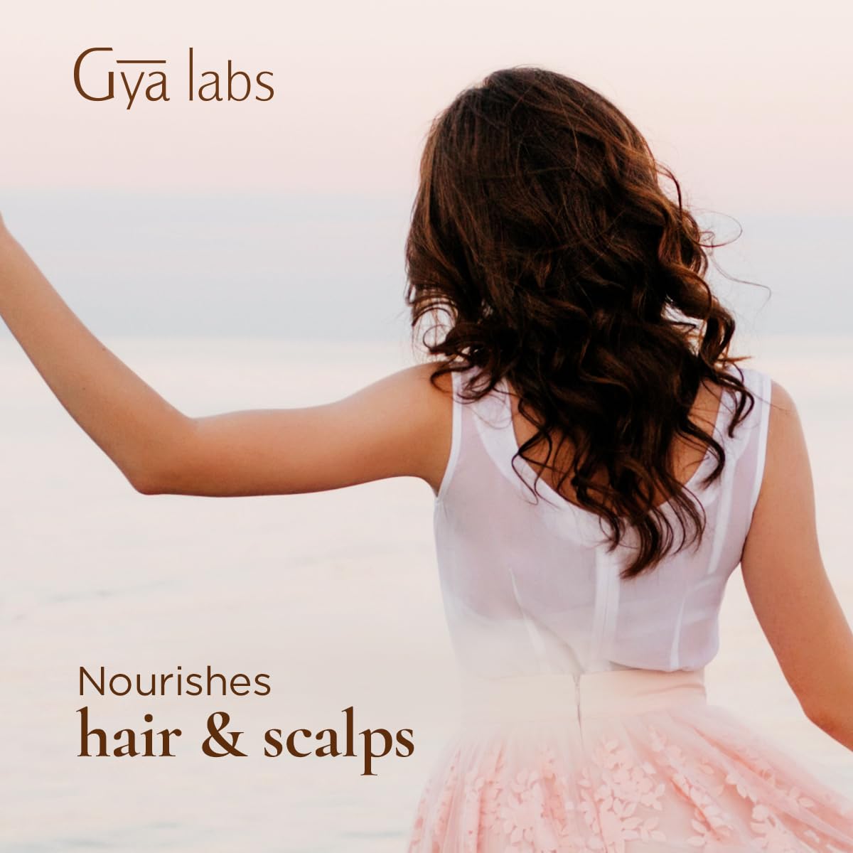 Gya Labs hidrosol de rosa de Bulgaria, aroma fresco para espacios y textiles.
