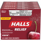 Halls cereza mentol drops enfocados en boca, sabor intenso.