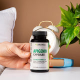 HAVASU NUTRITION Apigenin cápsulas, escena de cocina, uso diario para relajación y enfoque.