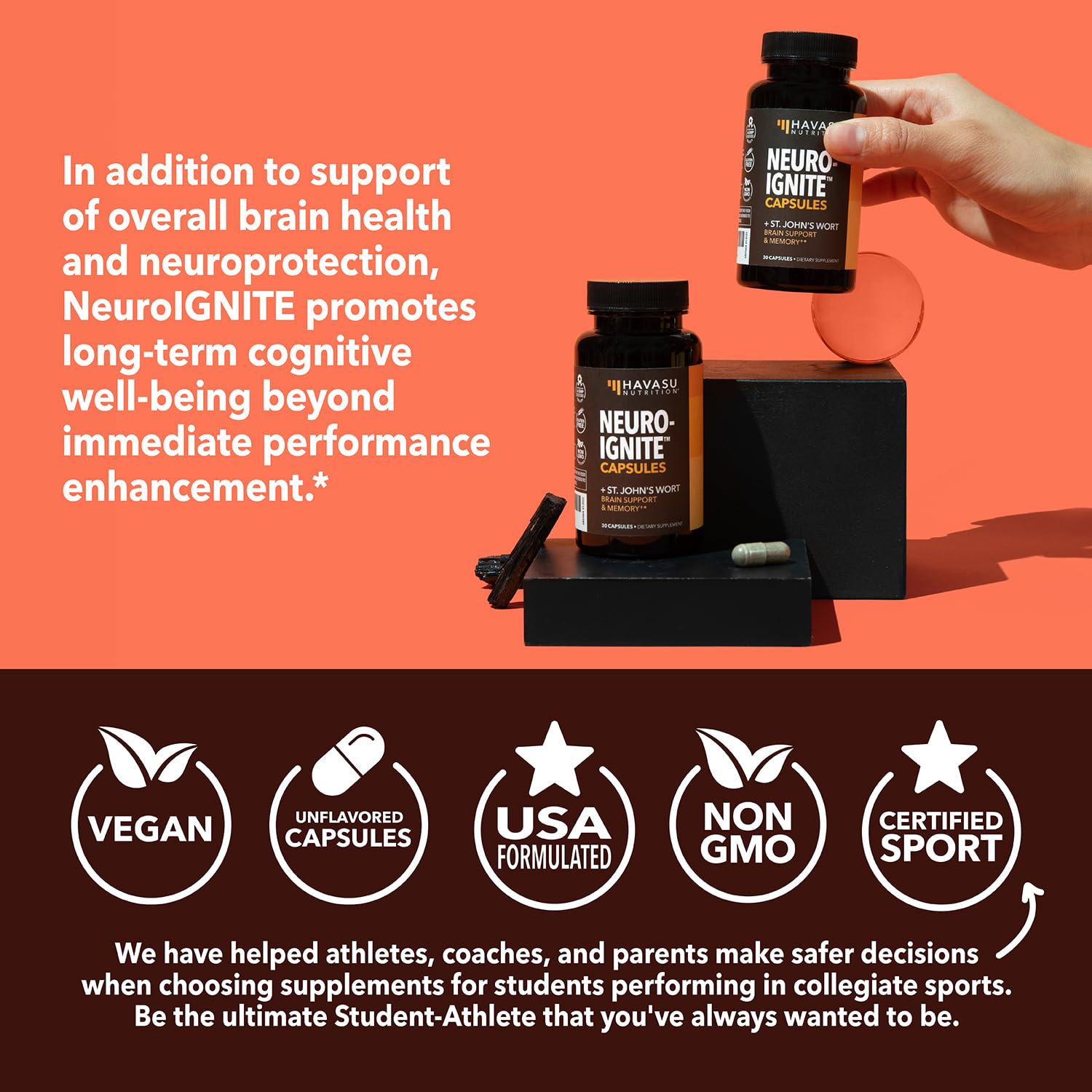 Manos sosteniendo cápsulas de NeuroIGNITE, uso diario sin cafeína.