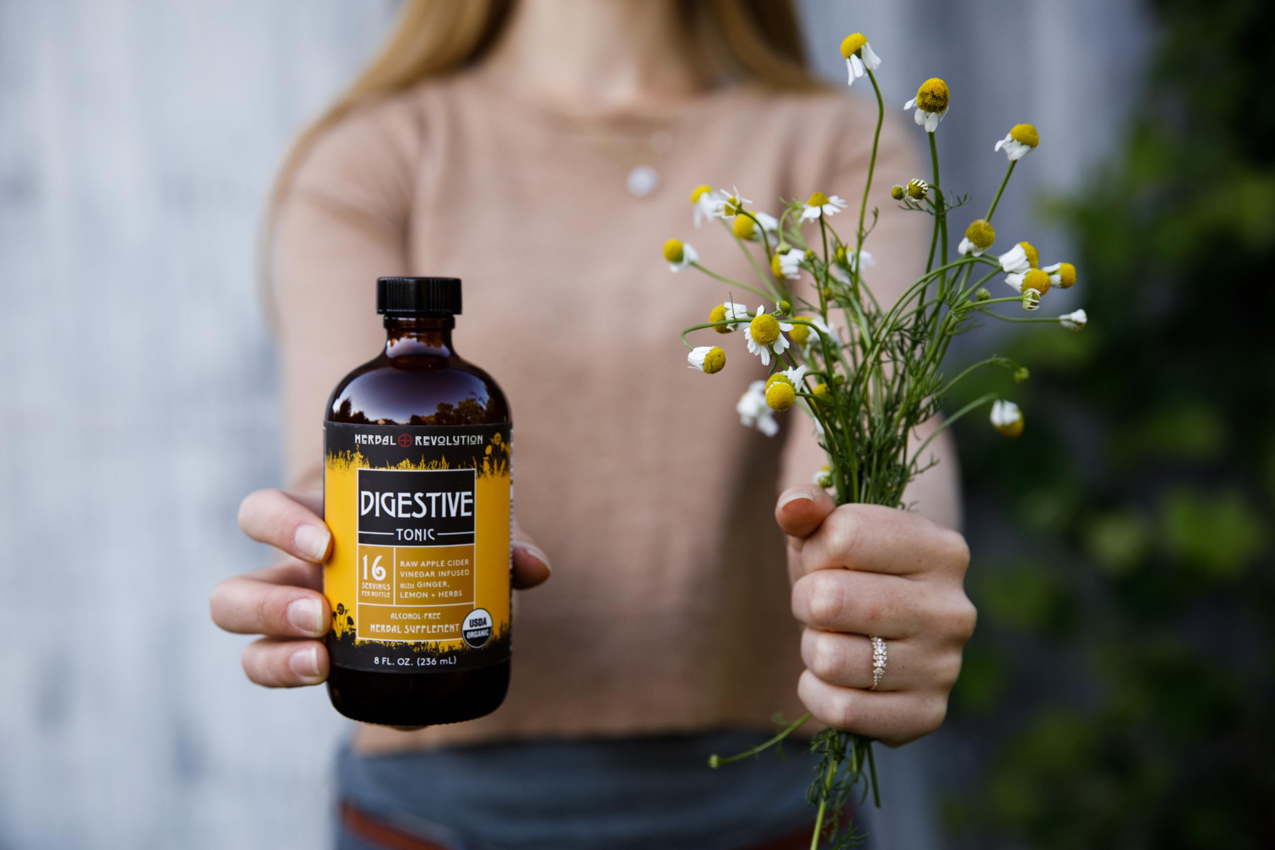 Herbal Revolution Tónico Digestivo, ingredientes clave como bardana y diente de león.