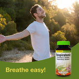 Herbs Etc. Respiratonic, cápsulas en mano, uso cómodo y práctico